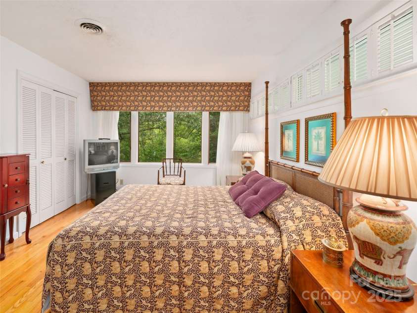 59 Deer Place Road, Spruce Pine, NC 28777.  MLS# CAR4290002, YatesRealty ID 31579. 