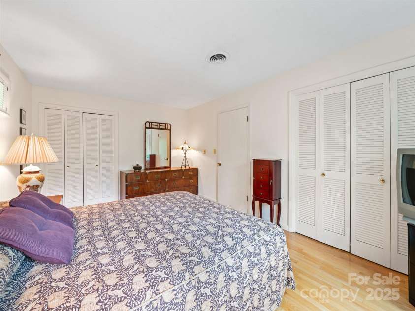 59 Deer Place Road, Spruce Pine, NC 28777.  MLS# CAR4290002, YatesRealty ID 31579. 