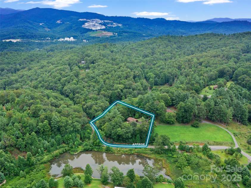 59 Deer Place Road, Spruce Pine, NC 28777.  MLS# CAR4290002, YatesRealty ID 31579. 