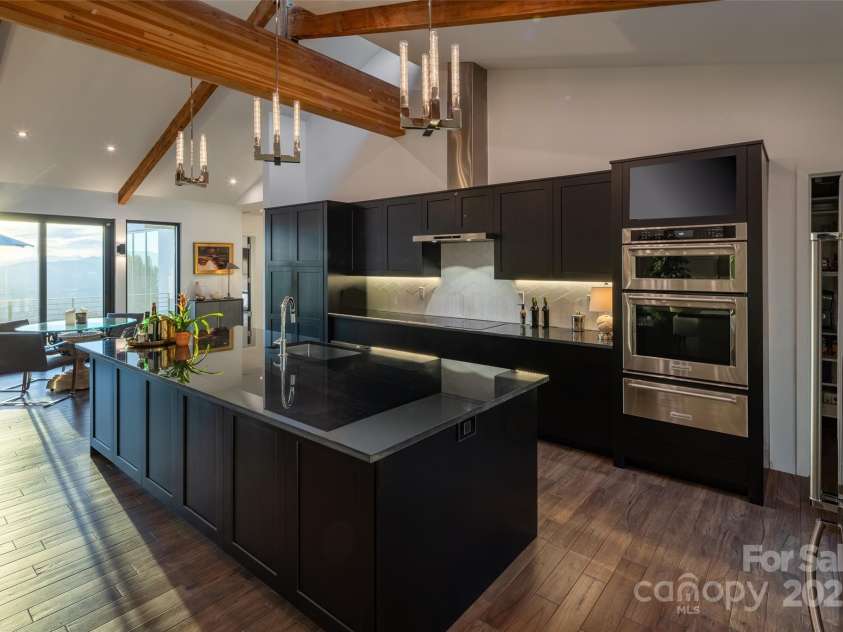 12 Sunset Summit, Asheville, NC 28804.  MLS# CAR4329108, YatesRealty ID 3158. 