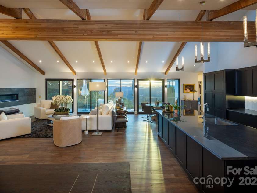 12 Sunset Summit, Asheville, NC 28804.  MLS# CAR4329108, YatesRealty ID 3158. Kitchen Island is 