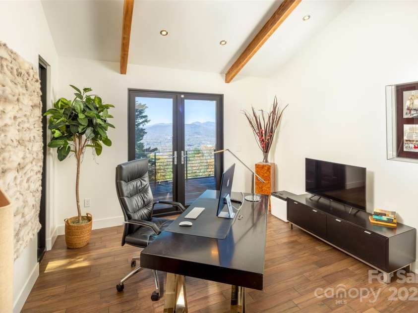 12 Sunset Summit, Asheville, NC 28804.  MLS# CAR4329108, YatesRealty ID 3158. Main Level Office with Amazing Views and Walk-in Closet