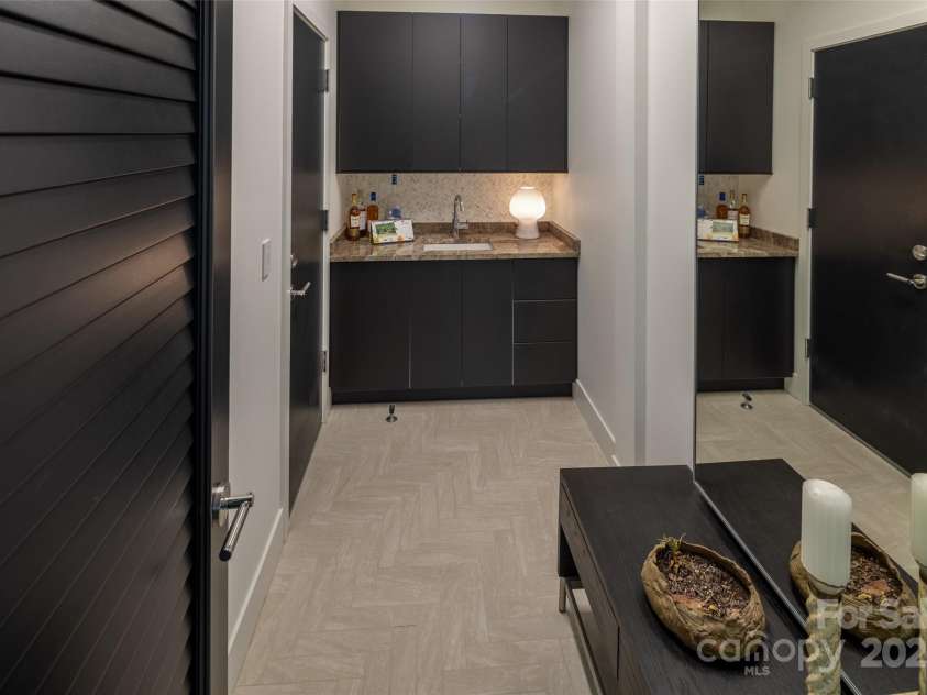 12 Sunset Summit, Asheville, NC 28804.  MLS# CAR4329108, YatesRealty ID 3158. Mud Room with 