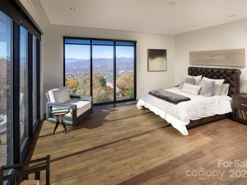 12 Sunset Summit, Asheville, NC 28804.  MLS# CAR4329108, YatesRealty ID 3158. Primary Bedroom 