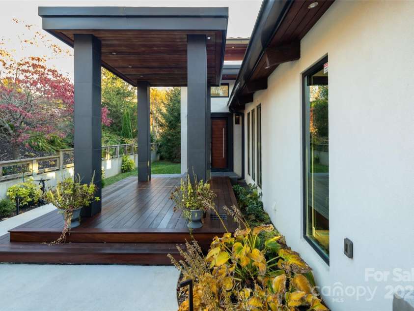 12 Sunset Summit, Asheville, NC 28804.  MLS# CAR4329108, YatesRealty ID 3158. Welcome Home!