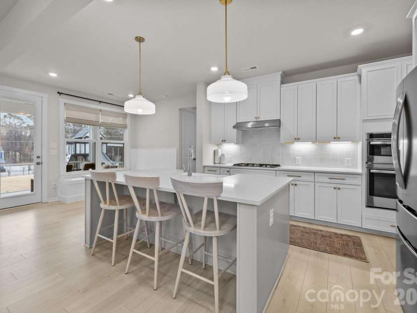 5024 Hillshire Lane, Charlotte, NC 28227.  MLS# CAR4296200, YatesRealty ID 3158. 