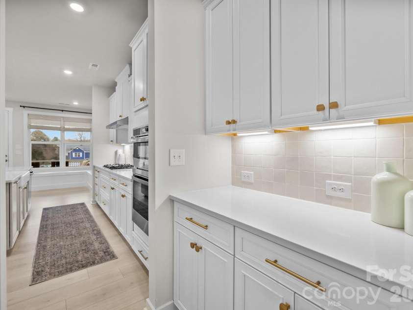 5024 Hillshire Lane, Charlotte, NC 28227.  MLS# CAR4296200, YatesRealty ID 3158. 