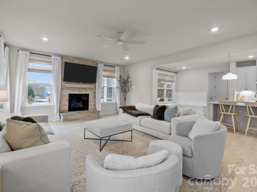 5024 Hillshire Lane, Charlotte, NC 28227.  MLS# CAR4296200, YatesRealty ID 3158. 