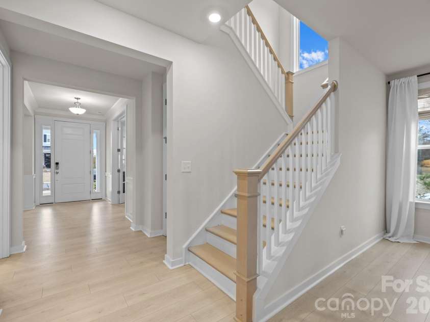 5024 Hillshire Lane, Charlotte, NC 28227.  MLS# CAR4296200, YatesRealty ID 3158. 