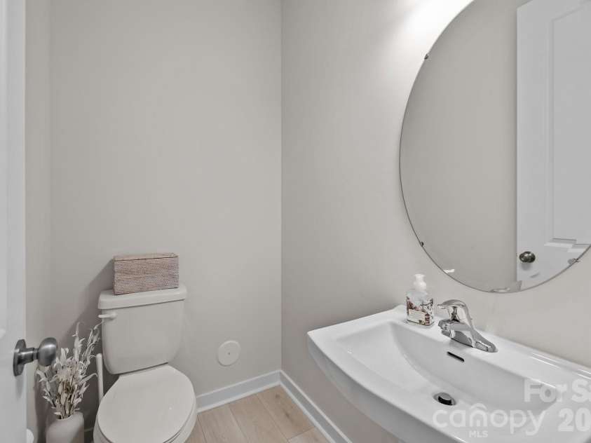 5024 Hillshire Lane, Charlotte, NC 28227.  MLS# CAR4296200, YatesRealty ID 3158. 