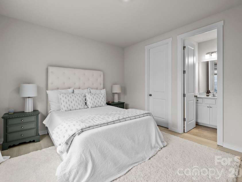 5024 Hillshire Lane, Charlotte, NC 28227.  MLS# CAR4296200, YatesRealty ID 3158. 