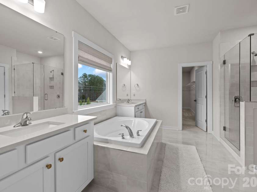 5024 Hillshire Lane, Charlotte, NC 28227.  MLS# CAR4296200, YatesRealty ID 3158. 