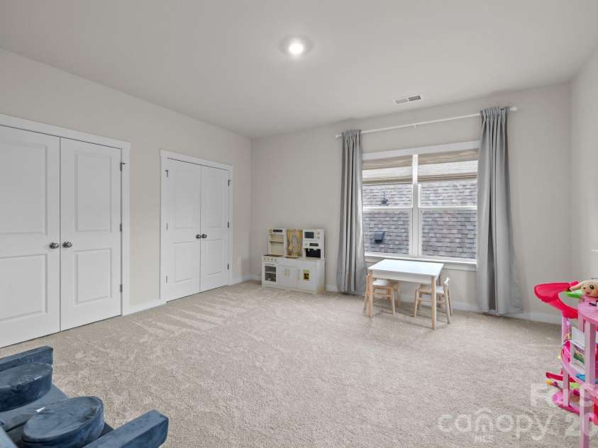 5024 Hillshire Lane, Charlotte, NC 28227.  MLS# CAR4296200, YatesRealty ID 3158. 