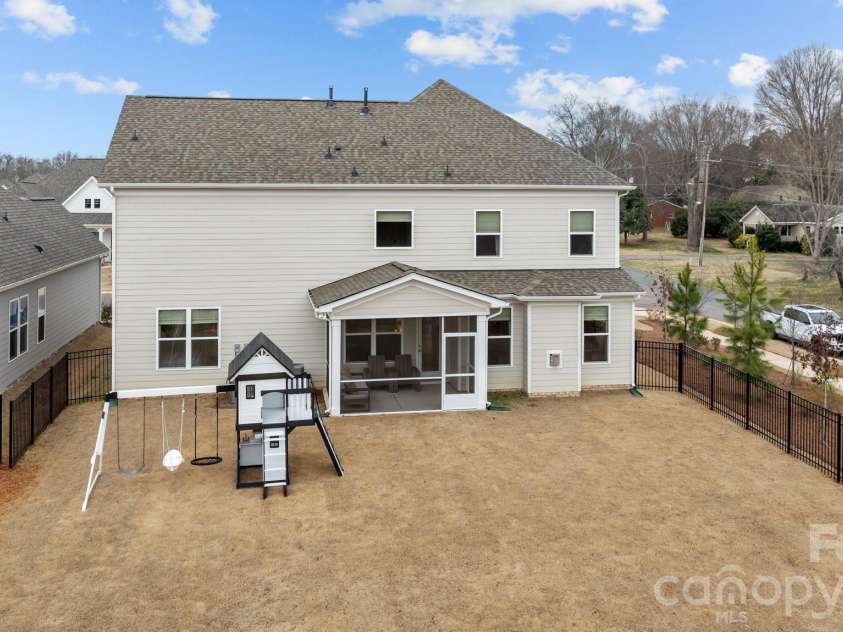 5024 Hillshire Lane, Charlotte, NC 28227.  MLS# CAR4296200, YatesRealty ID 3158. 