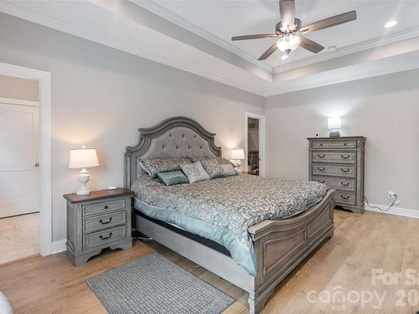 4944 Southview Drive, Hickory, NC 28602.  MLS# CAR4391703, YatesRealty ID 31580. 