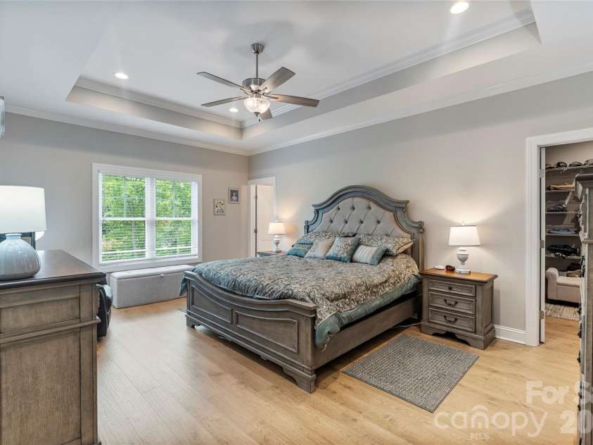 4944 Southview Drive, Hickory, NC 28602.  MLS# CAR4391703, YatesRealty ID 31580. 