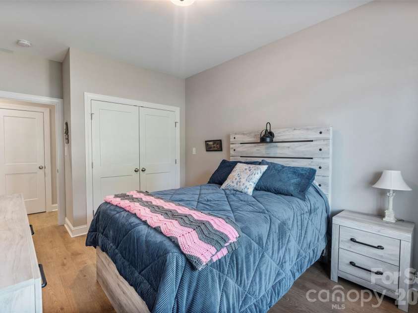 4944 Southview Drive, Hickory, NC 28602.  MLS# CAR4391703, YatesRealty ID 31580. 