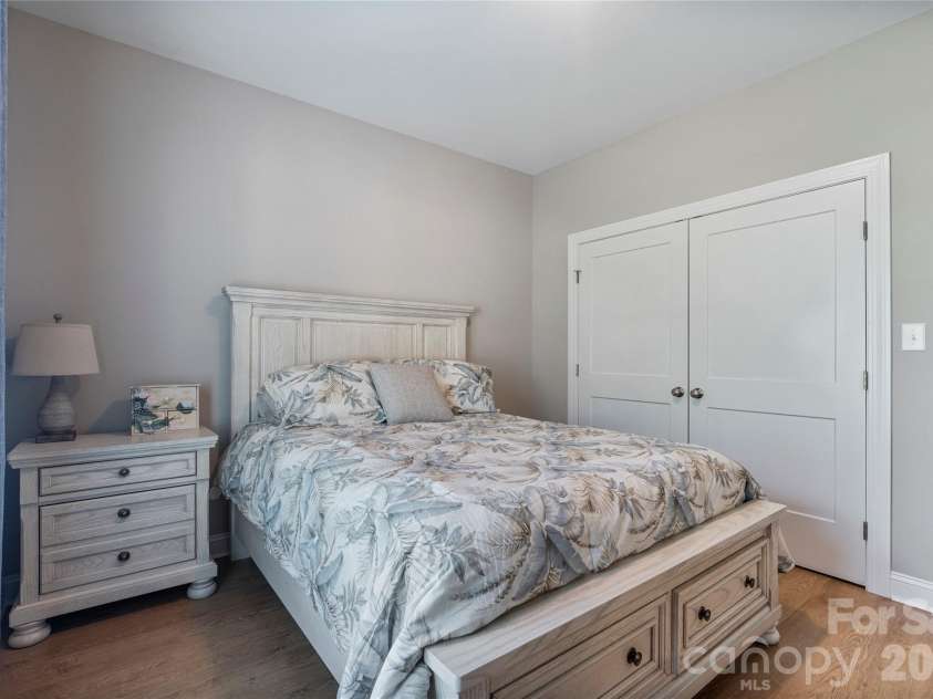 4944 Southview Drive, Hickory, NC 28602.  MLS# CAR4391703, YatesRealty ID 31580. 
