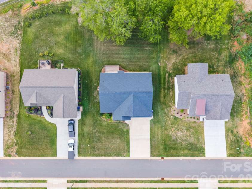 4944 Southview Drive, Hickory, NC 28602.  MLS# CAR4391703, YatesRealty ID 31580. 