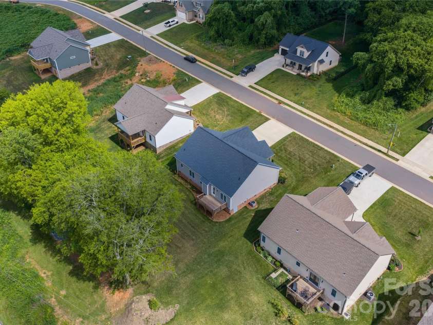 4944 Southview Drive, Hickory, NC 28602.  MLS# CAR4391703, YatesRealty ID 31580. 