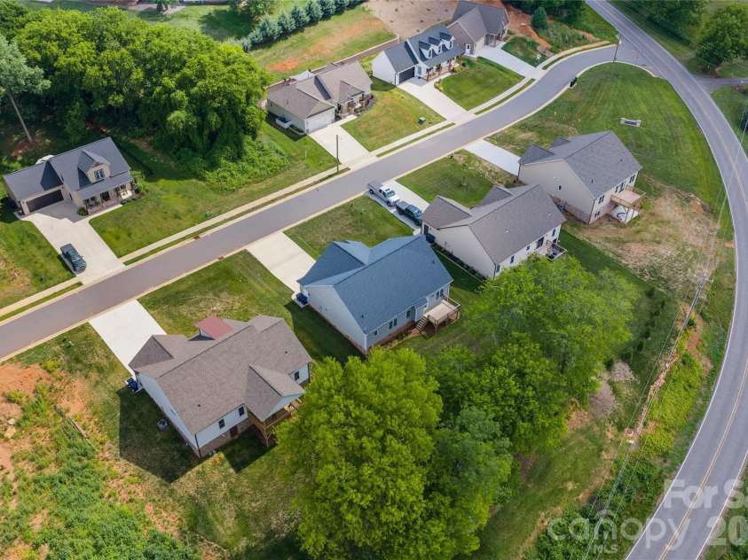 4944 Southview Drive, Hickory, NC 28602.  MLS# CAR4391703, YatesRealty ID 31580. 