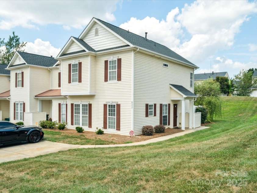 8337 Washoe Pine Lane, Charlotte, NC 28215.  MLS# CAR4290138, YatesRealty ID 31581. 