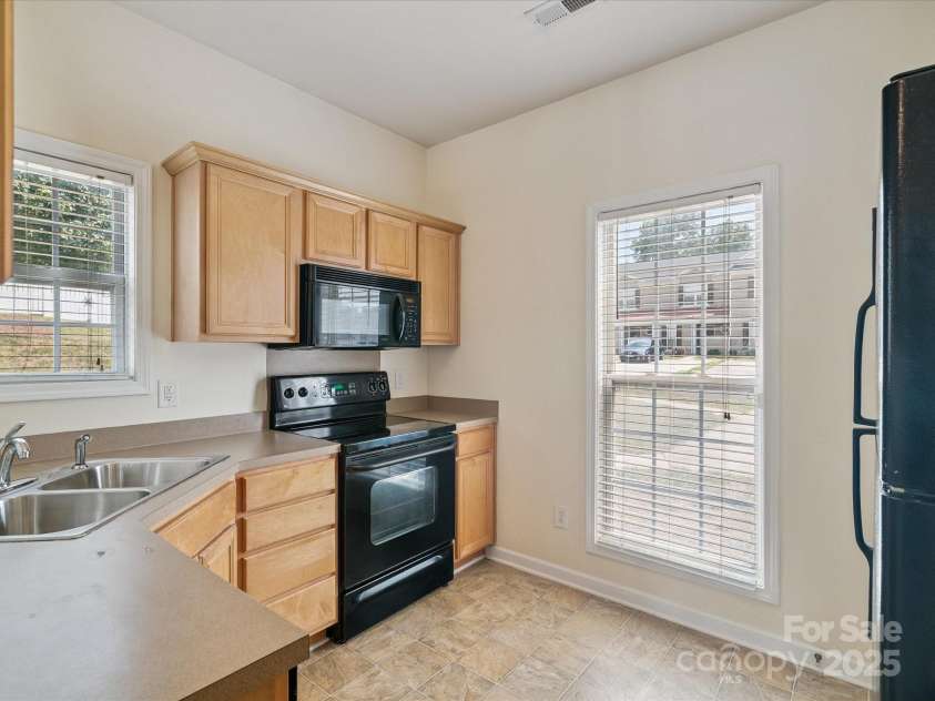 8337 Washoe Pine Lane, Charlotte, NC 28215.  MLS# CAR4290138, YatesRealty ID 31581. 