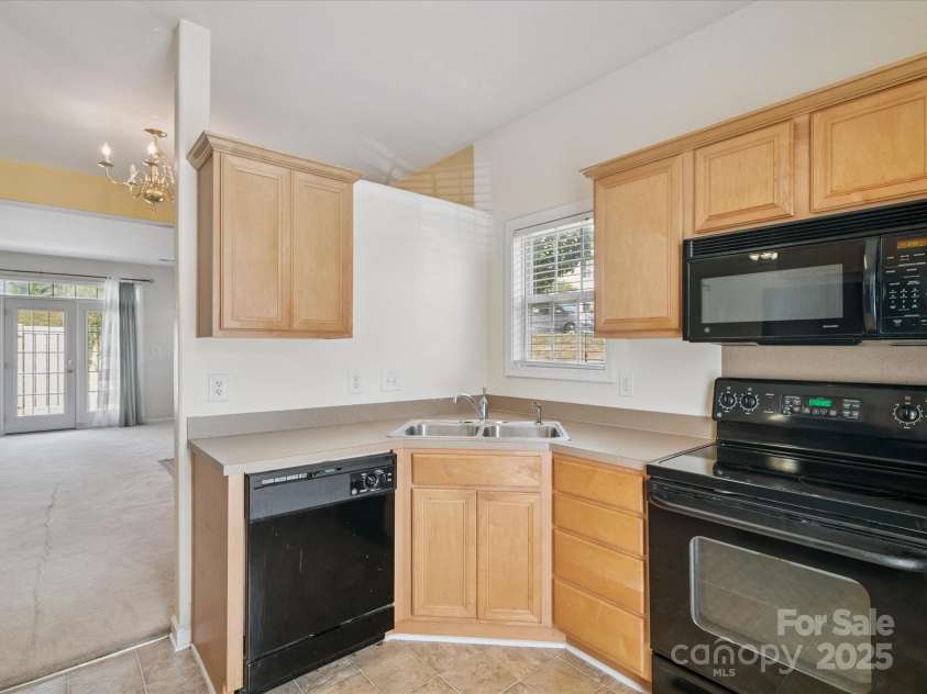 8337 Washoe Pine Lane, Charlotte, NC 28215.  MLS# CAR4290138, YatesRealty ID 31581. 