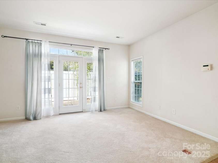 8337 Washoe Pine Lane, Charlotte, NC 28215.  MLS# CAR4290138, YatesRealty ID 31581. 