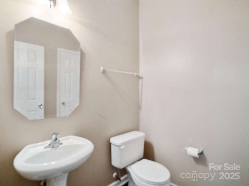 8337 Washoe Pine Lane, Charlotte, NC 28215.  MLS# CAR4290138, YatesRealty ID 31581. 