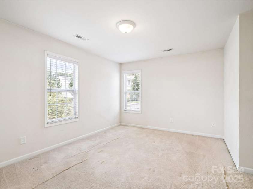 8337 Washoe Pine Lane, Charlotte, NC 28215.  MLS# CAR4290138, YatesRealty ID 31581. 