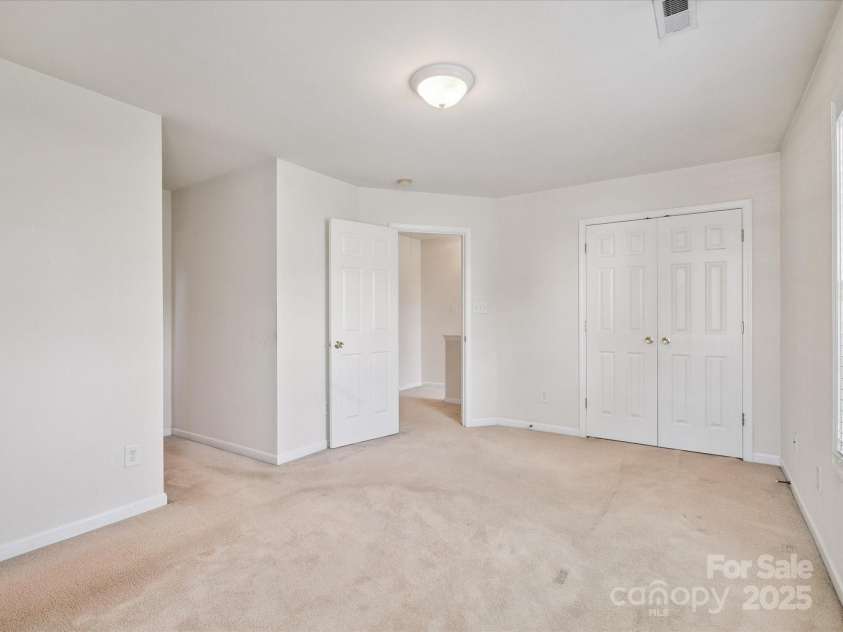 8337 Washoe Pine Lane, Charlotte, NC 28215.  MLS# CAR4290138, YatesRealty ID 31581. 