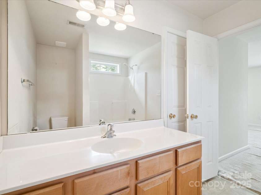 8337 Washoe Pine Lane, Charlotte, NC 28215.  MLS# CAR4290138, YatesRealty ID 31581. 