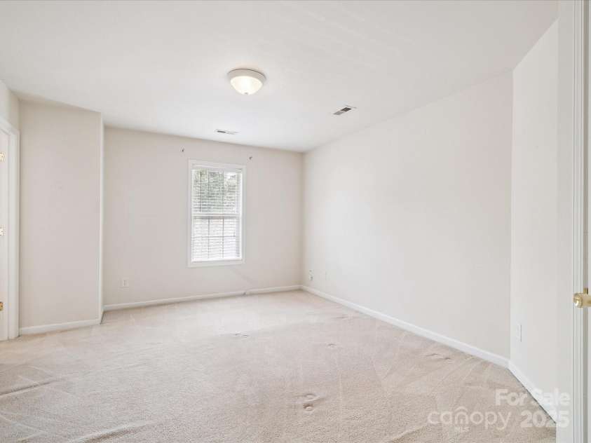 8337 Washoe Pine Lane, Charlotte, NC 28215.  MLS# CAR4290138, YatesRealty ID 31581. 