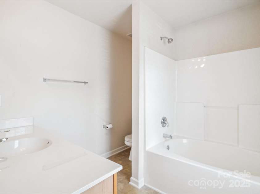 8337 Washoe Pine Lane, Charlotte, NC 28215.  MLS# CAR4290138, YatesRealty ID 31581. 