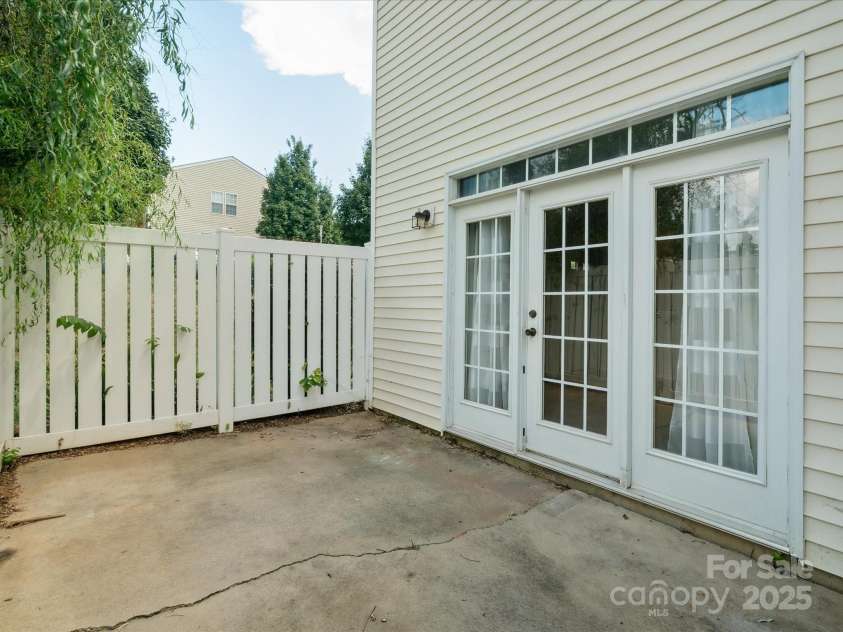 8337 Washoe Pine Lane, Charlotte, NC 28215.  MLS# CAR4290138, YatesRealty ID 31581. 