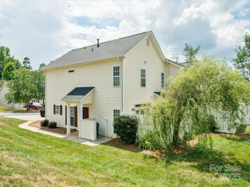 8337 Washoe Pine Lane, Charlotte, NC 28215.  MLS# CAR4290138, YatesRealty ID 31581. 