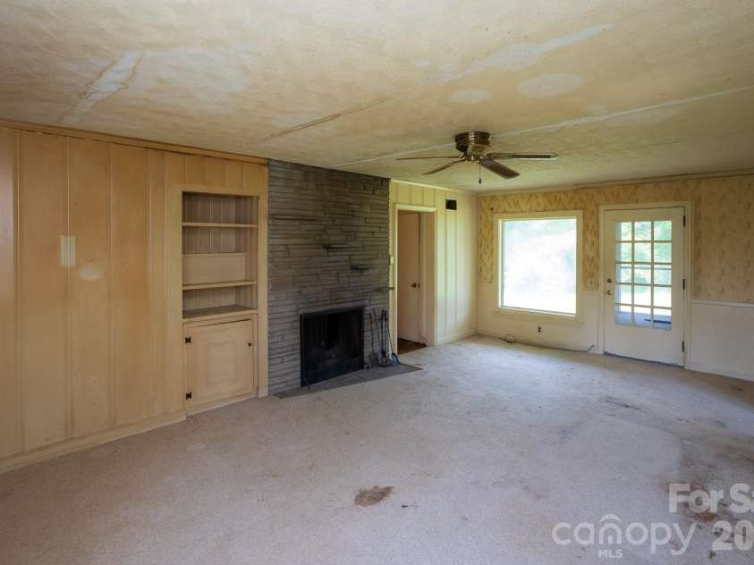 115 Church Street, Burnsville, NC 28714.  MLS# CAR4394277, YatesRealty ID 31582. 