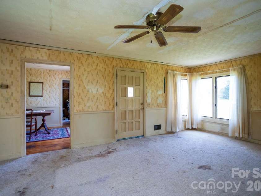 115 Church Street, Burnsville, NC 28714.  MLS# CAR4394277, YatesRealty ID 31582. 