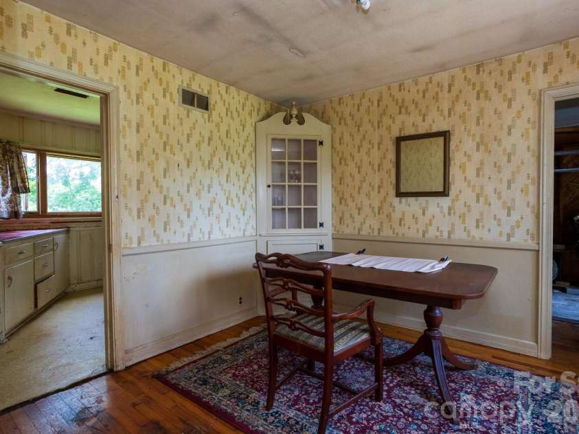 115 Church Street, Burnsville, NC 28714.  MLS# CAR4394277, YatesRealty ID 31582. 
