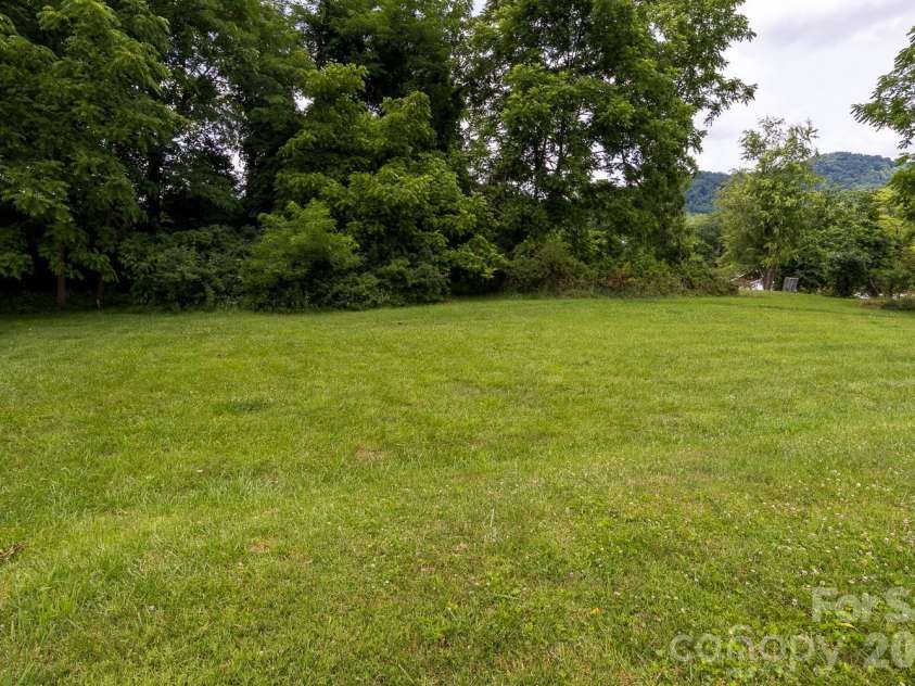 115 Church Street, Burnsville, NC 28714.  MLS# CAR4394277, YatesRealty ID 31582. 