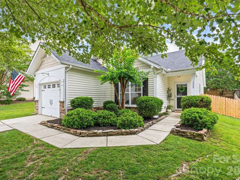 1732 Crabapple Tree Lane, Charlotte, NC 28214.  MLS# CAR4392518, YatesRealty ID 31583. 