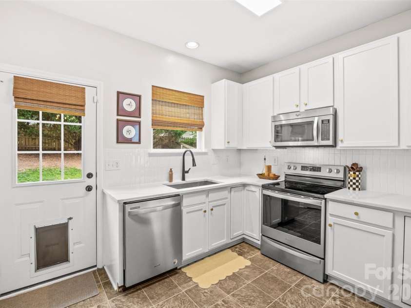 1732 Crabapple Tree Lane, Charlotte, NC 28214.  MLS# CAR4392518, YatesRealty ID 31583. 