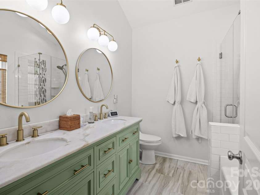 1732 Crabapple Tree Lane, Charlotte, NC 28214.  MLS# CAR4392518, YatesRealty ID 31583. 