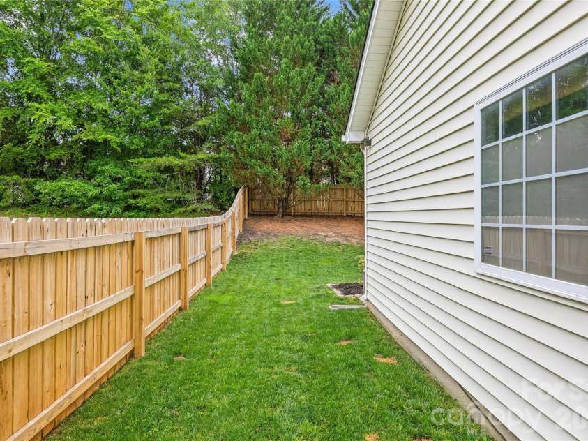 1732 Crabapple Tree Lane, Charlotte, NC 28214.  MLS# CAR4392518, YatesRealty ID 31583. 