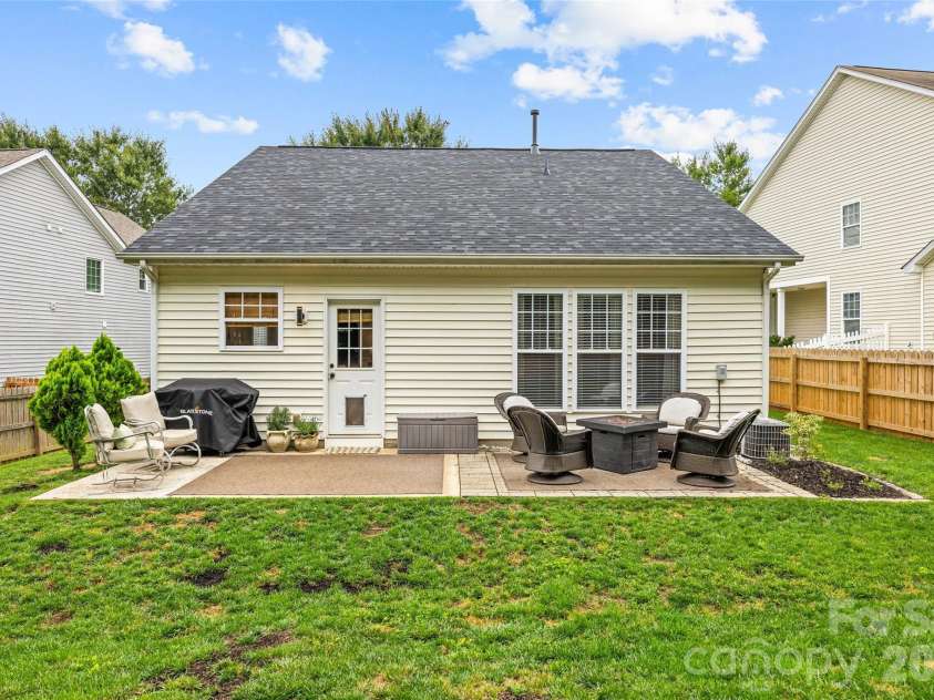 1732 Crabapple Tree Lane, Charlotte, NC 28214.  MLS# CAR4392518, YatesRealty ID 31583. 