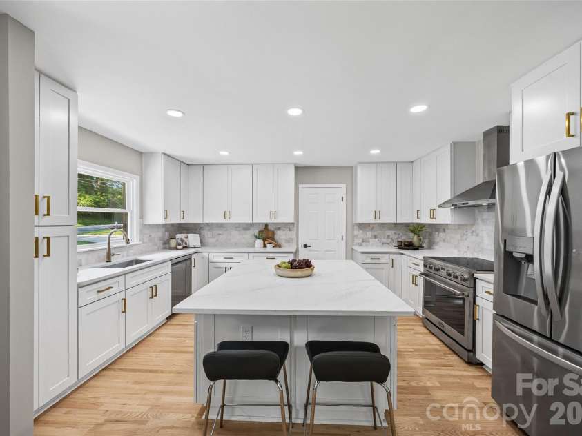 434 Sunnyside Drive, Concord, NC 28025.  MLS# CAR4380840, YatesRealty ID 31584. Custom Kitchen with soft-close cabinets, an over-sized 36