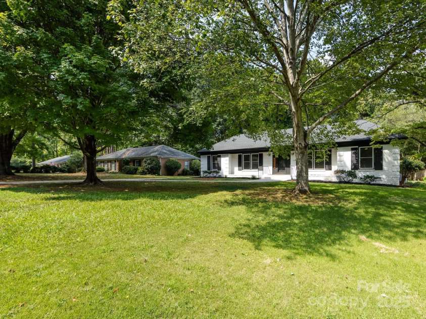 6017 Brace Road, Charlotte, NC 28211.  MLS# CAR4286304, YatesRealty ID 31584. 