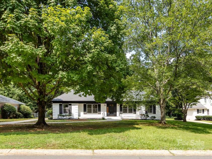 6017 Brace Road, Charlotte, NC 28211.  MLS# CAR4286304, YatesRealty ID 31584. 