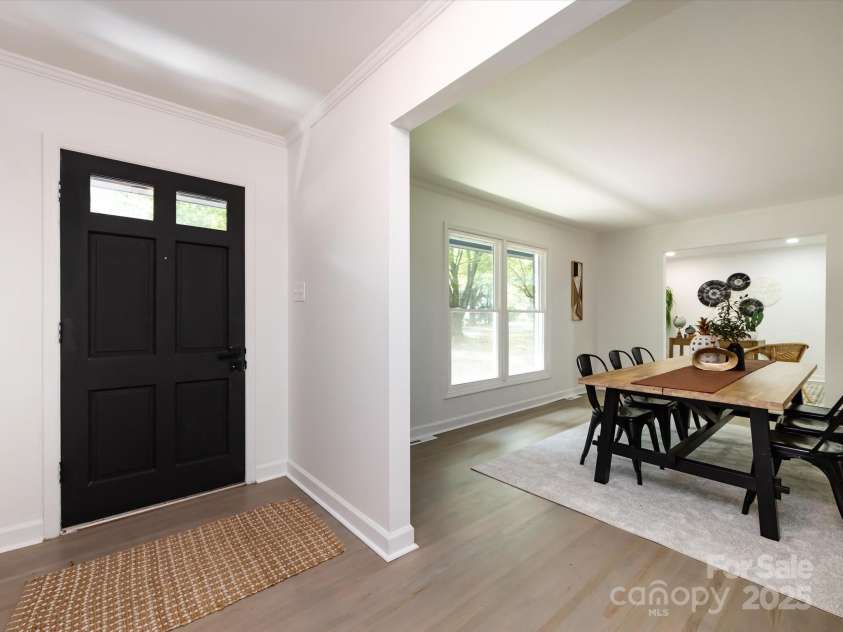 6017 Brace Road, Charlotte, NC 28211.  MLS# CAR4286304, YatesRealty ID 31584. 